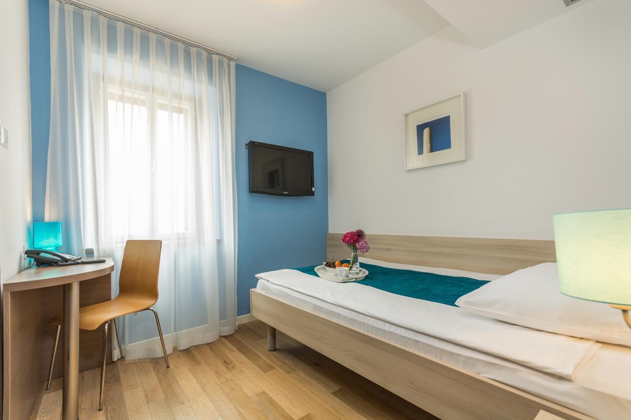 Hotel Vista Vrsar Bagian luar foto