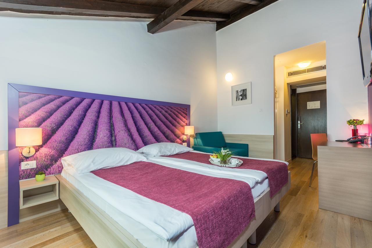 Hotel Vista Vrsar Bagian luar foto