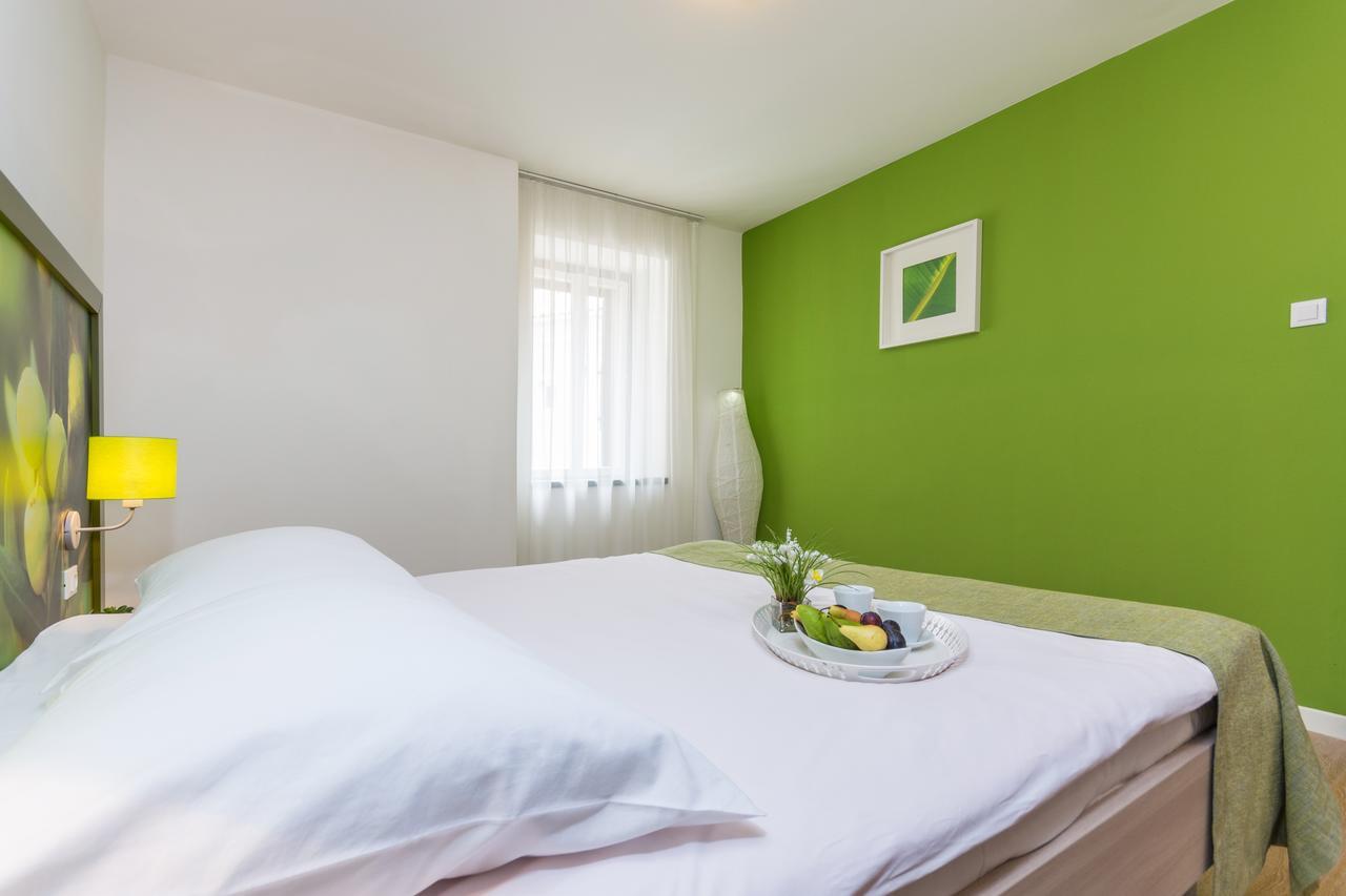 Hotel Vista Vrsar Bagian luar foto
