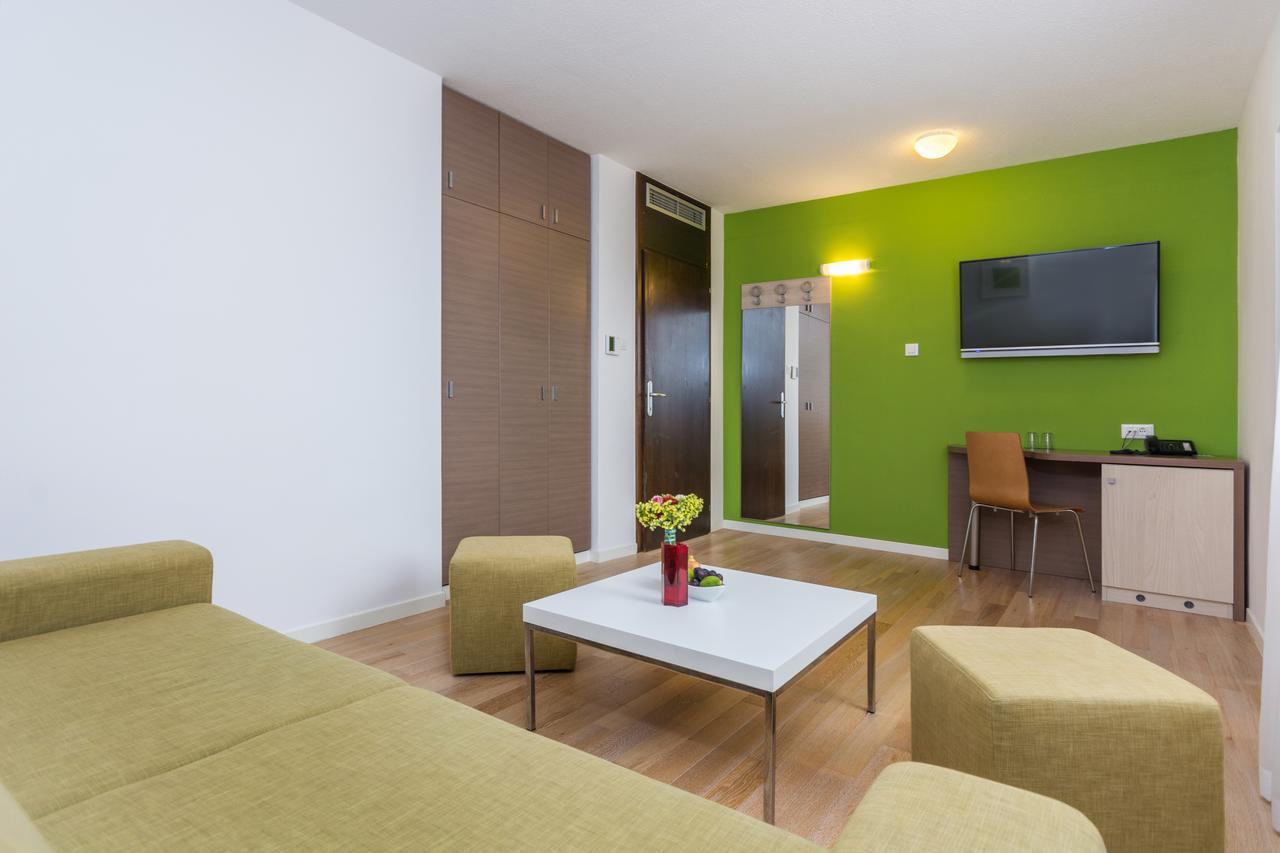 Hotel Vista Vrsar Bagian luar foto