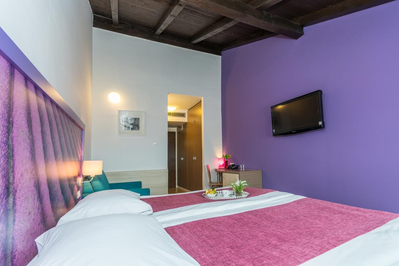 Hotel Vista Vrsar Bagian luar foto